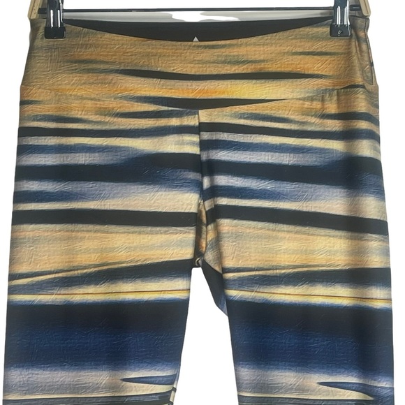 Mellivora Large Colorado Made Leggings - Picture 2 of 10